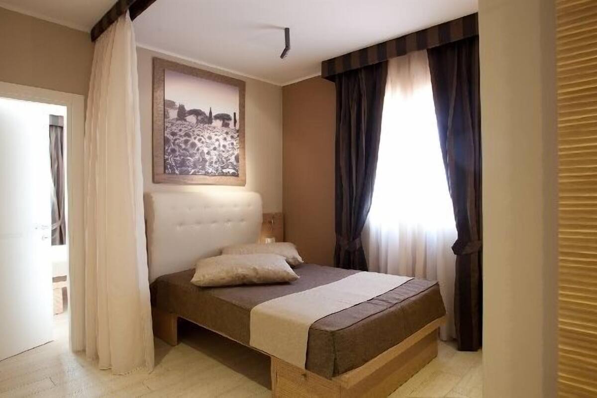 junior suite, kitchenette, hill view | frette italian sheets, premium bedding, minibar, in-room safe