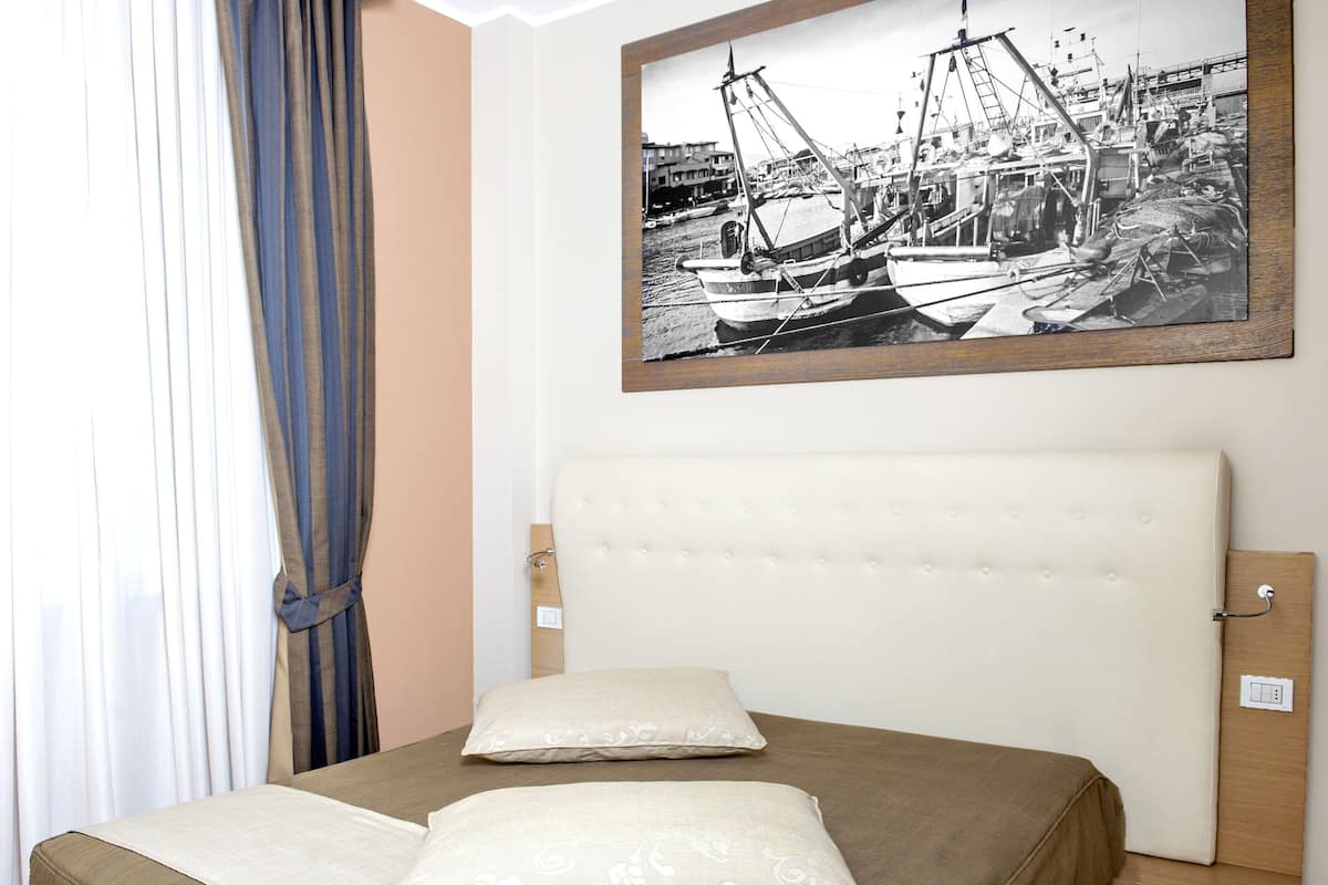 Apartemen Keluarga, 2 kamar tidur, dapur kecil, lantai dasar | 2 kamar tidur, seprai Frette Italia, seprai premium, dan minibar