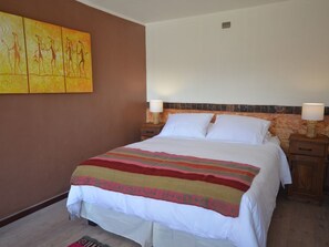 Habitación doble estándar | Ropa de cama de alta calidad y wifi gratis 