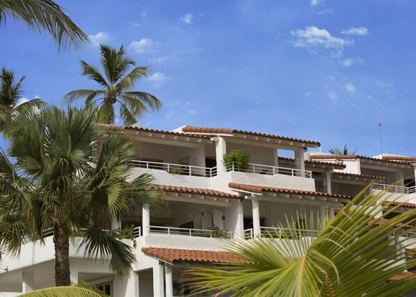 Exterior detail - Royal Glitter Bay Villas (Holetown)