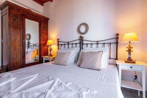 Deluxe Apartment, 3 Bedrooms, Sea View | Hypo-allergenic bedding, in-room safe, soundproofing, iron/ironing board - Heliotropio Studios & Apartments (Milos)