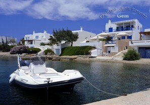 Vista frontal de la propiedad