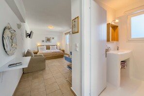 Studiolejlighed - udsigt til have | Allergivenligt sengetøj, pengeskab på værelset, lydisolering