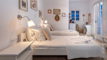 Dobbeltrom, delvis sjøutsikt, 1. etasje | Allergitestet sengetøy, safe på rommet, lydisolert og strykejern/-brett