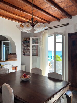 Leilighet – deluxe, 3 soverom, sjøutsikt | Oppholdsområde