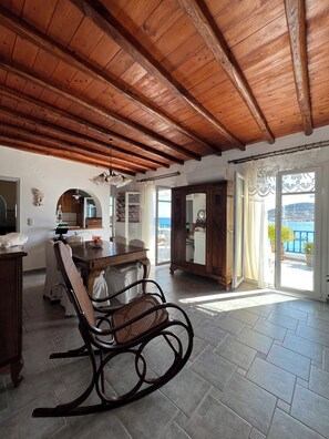 Living area - Heliotropio Studios & Apartments (Milos)