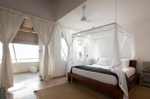 In-room safe, individually decorated, desk, soundproofing - Sri Villas (Induruwa)