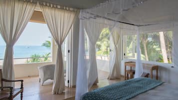 In-room safe, individually decorated, desk, soundproofing