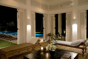 Outdoor pool - Sri Villas (Induruwa)