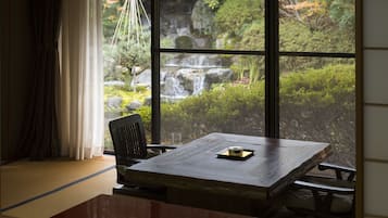 Traditional-Suite (Japanese Style, Open Air Bath) | Zimmersafe, Schreibtisch, kostenloses WLAN