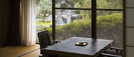 Phòng Suite truyền thống (Japanese Style, Open Air Bath) | Két bảo mật tại phòng, bàn, truy cập Internet không dây miễn phí