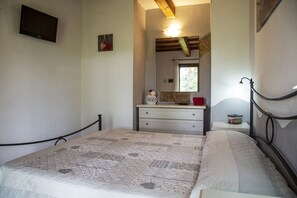 Minibar, blackout drapes, bed sheets - Agriturismo La Luciana (Castiglione della Pescaia)