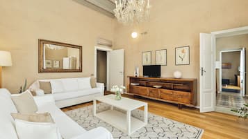 Royal Suite | Living area | Flat-screen TV