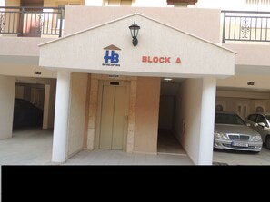 숙박 시설 입구