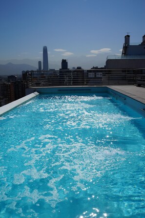 A rooftop swimming pool with a cityscape view, including a tall building in the background. - Apart Providencia Barros Borgoño (Santiago)