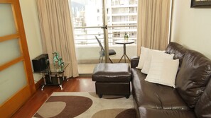 Televisión de pantalla plana de 32 pulgadas con canales por cable 