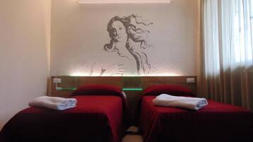 高級雙人房 | 高級寢具、舒適加層、客房內保險箱、書桌