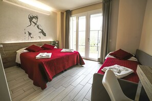 Deluxe tweepersoonskamer | 1 slaapkamer, luxe beddengoed, bedden met traagschuimmatras, een minibar