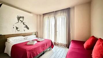 Superior tweepersoonskamer | Luxe beddengoed, pillowtop-bedden, een kluis op de kamer, een bureau