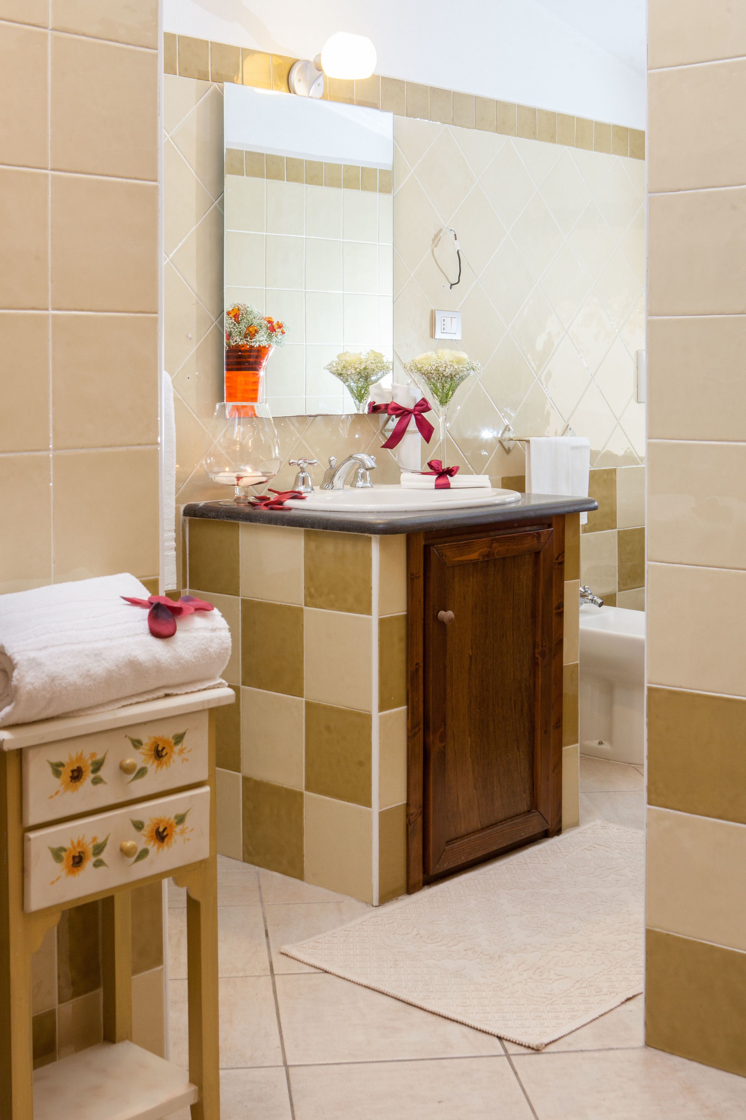 shower, free toiletries, hair dryer, bidet