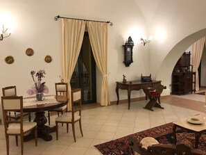 تناول الطعام