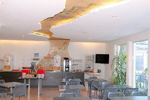 Breakfast area - Hôtel Aquarius (Canet-en-Roussillon)