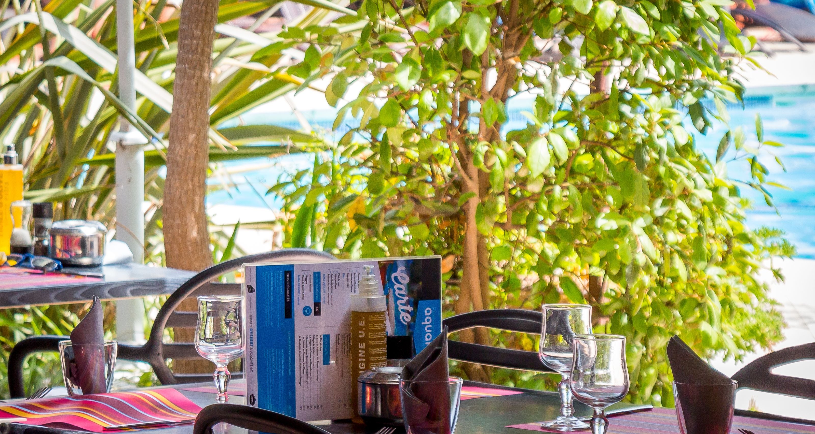 breakfast, lunch and dinner served