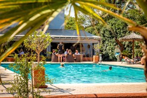 Outdoor pool - Hôtel Aquarius (Canet-en-Roussillon)