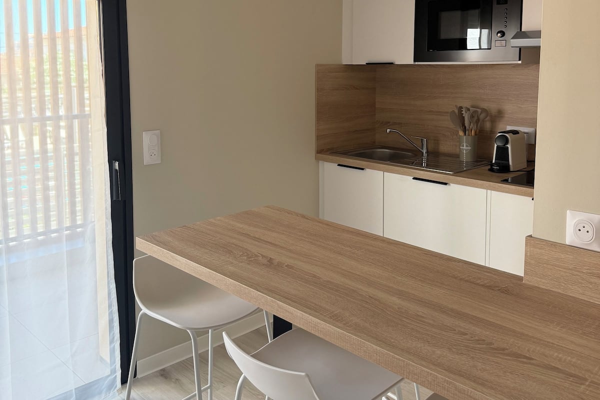 Standard Apartment | Living area | 32-inch flat-screen TV with digital channels, TV
