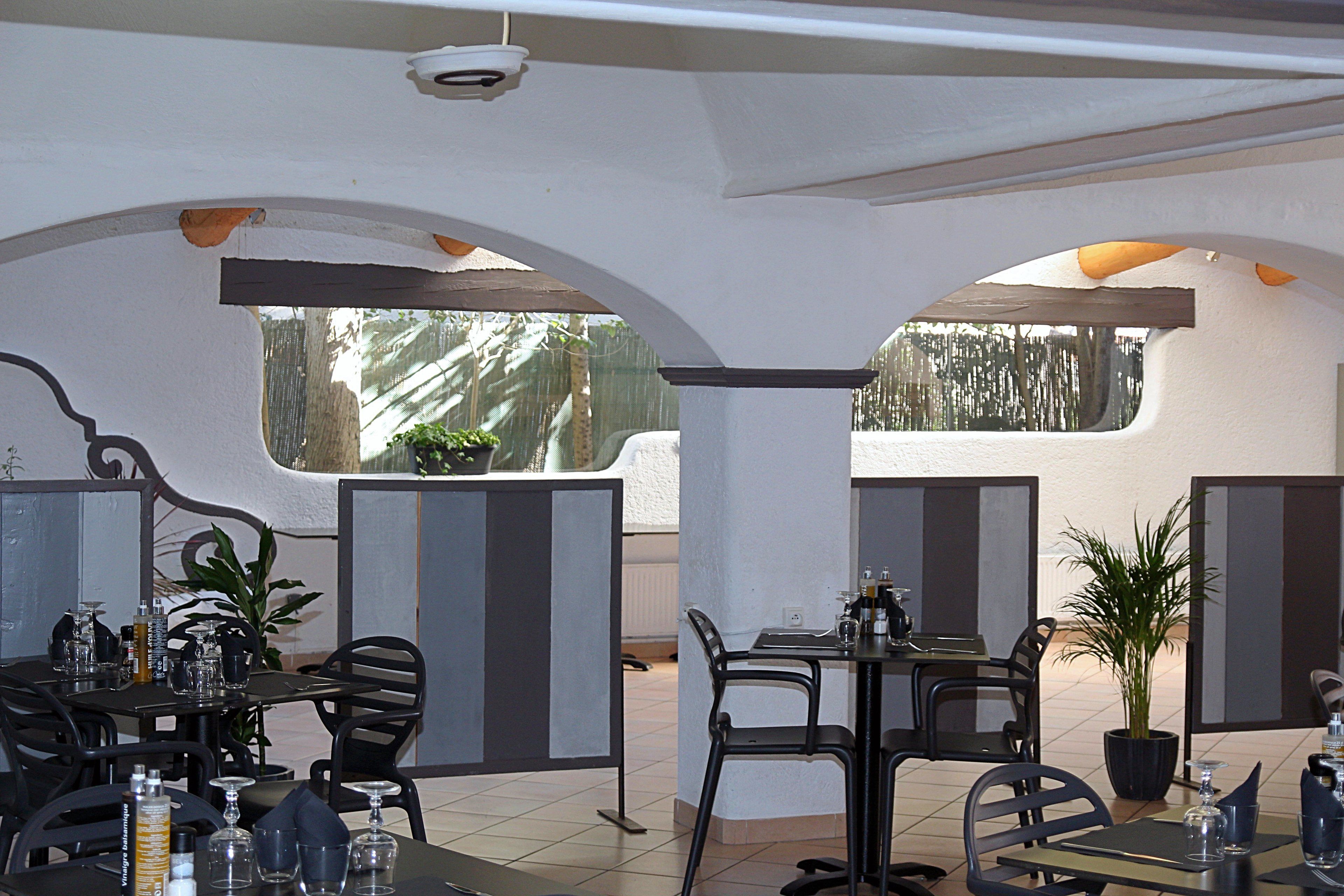 breakfast, lunch and dinner served