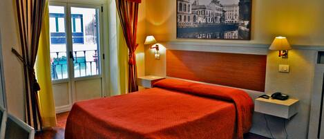 Doppelzimmer | Daunenbettdecken, Zimmersafe, kostenloses WLAN, Bettwäsche