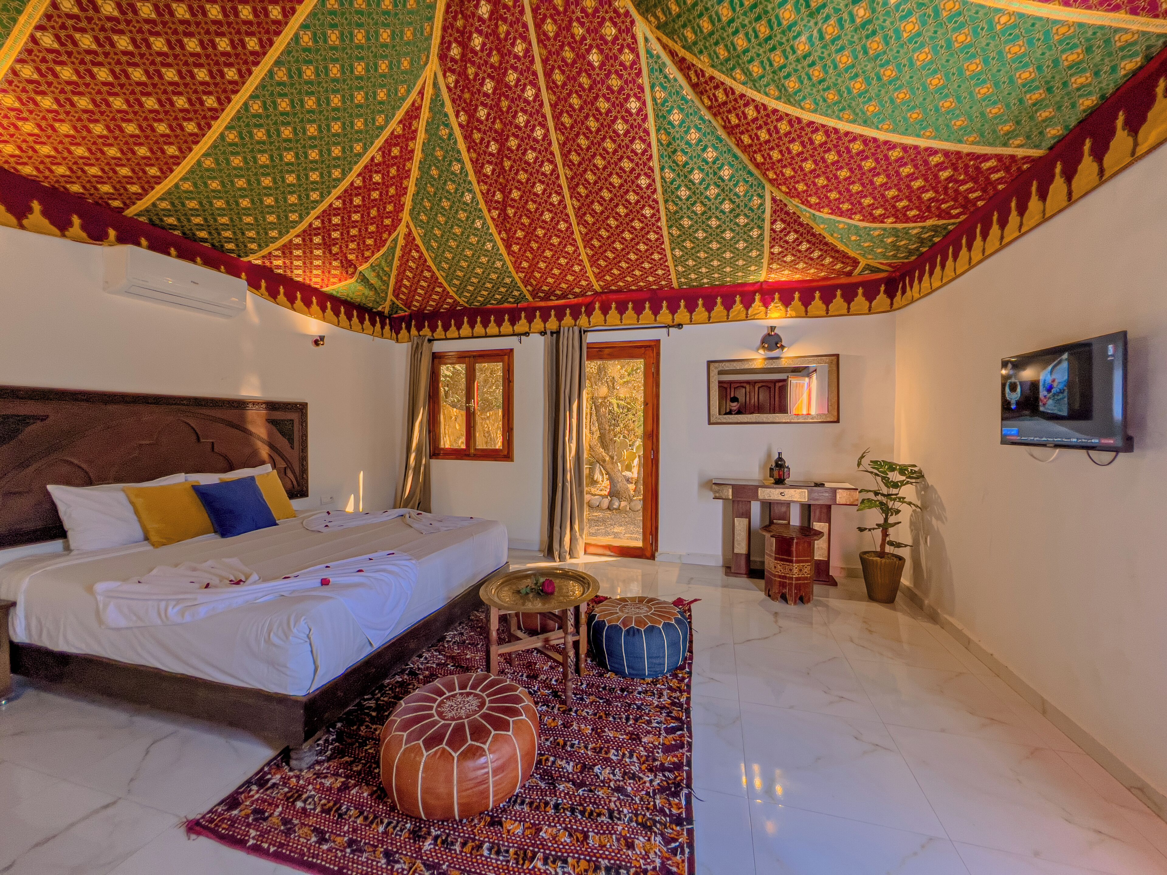 In-room safe, free WiFi, bed sheets