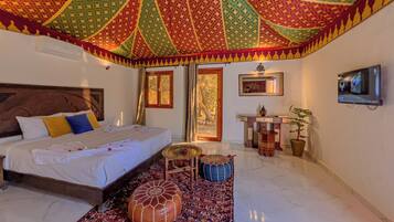 Caja de seguridad en la habitación, wifi gratis y ropa de cama