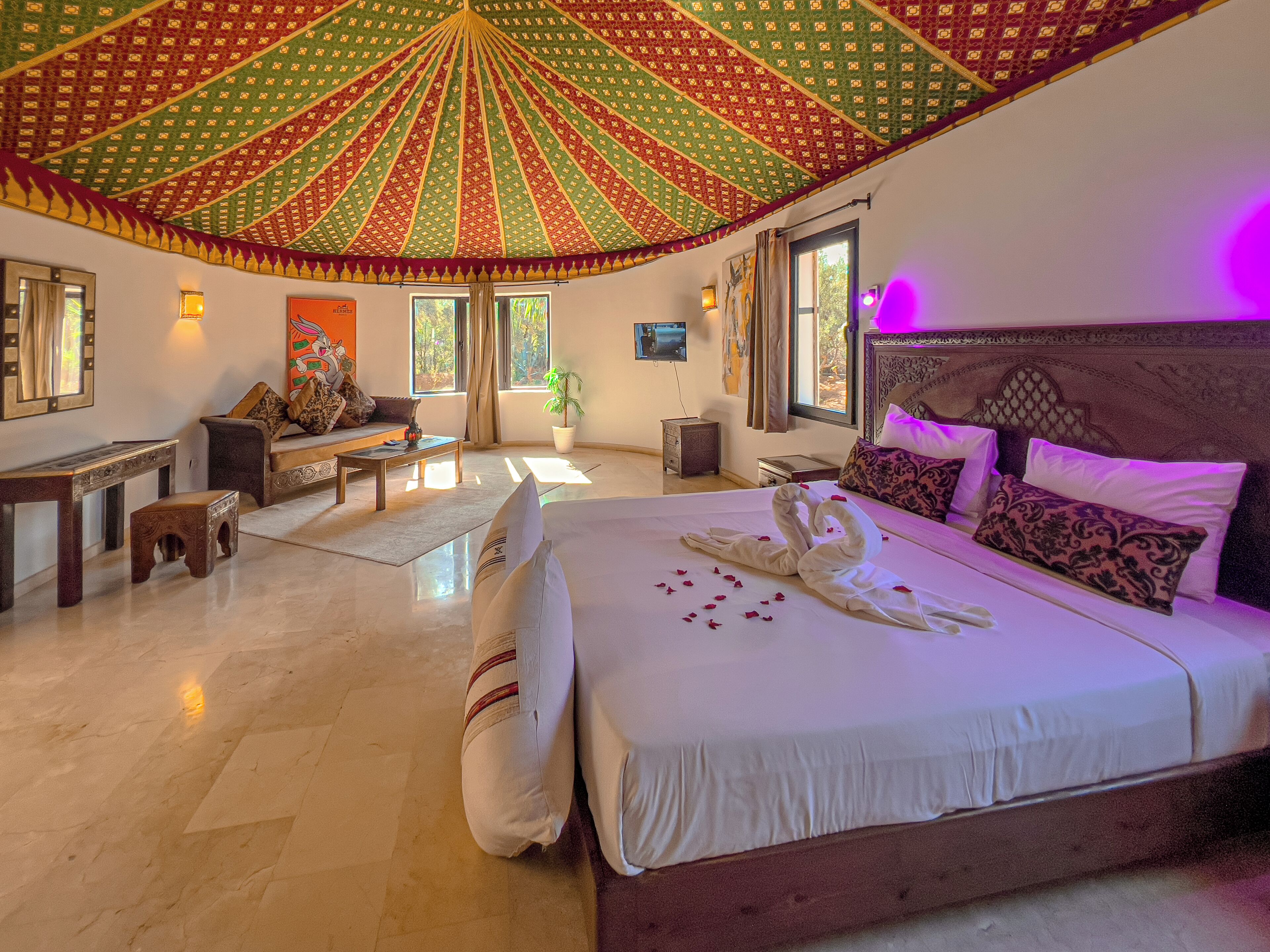 In-room safe, free WiFi, bed sheets