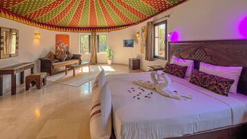 Habitación superior, 1 habitación, para no fumadores | Ropa de cama de alta calidad y caja de seguridad en la habitación