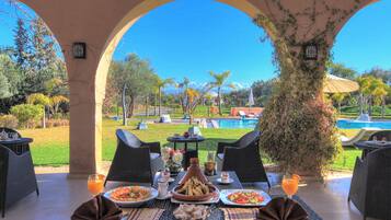 Desayuno completo incluido todos los días