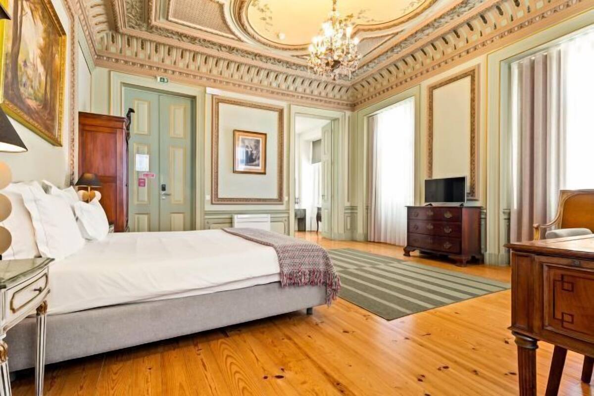 Hypo-allergenic bedding available, minibar, in-room safe, desk