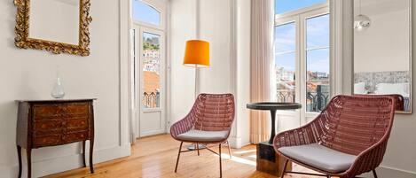 Suite júnior | Roba de llit hipoal·lergògena, minibar i caixa forta a l'habitació