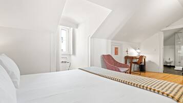 Double Room | Hypo-allergenic bedding available, minibar, in-room safe, desk
