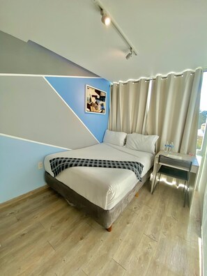 Escrivaninha, ferros/tábuas de passar roupa, Wi-Fi de cortesia