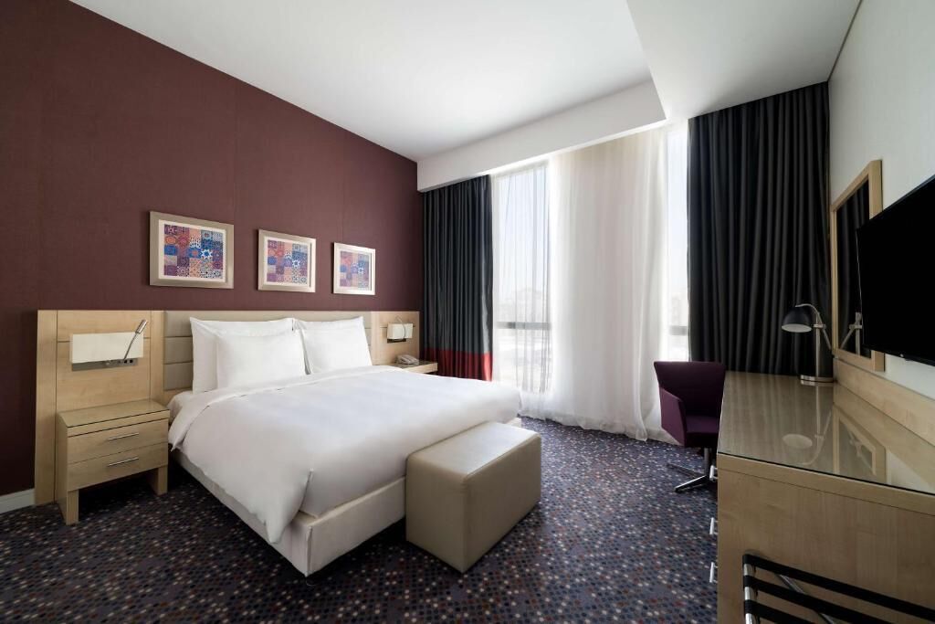 2 bedrooms, minibar, in-room safe, desk