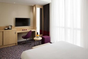 Standard Room | Minibar, in-room safe, desk, laptop workspace - SAS Residence & Hotel, Dhahran - Formerly Radisson Blu (Al Khobar)