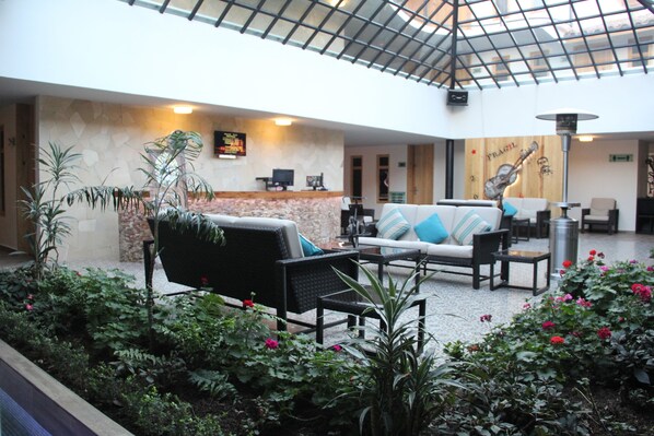 Lobby lounge