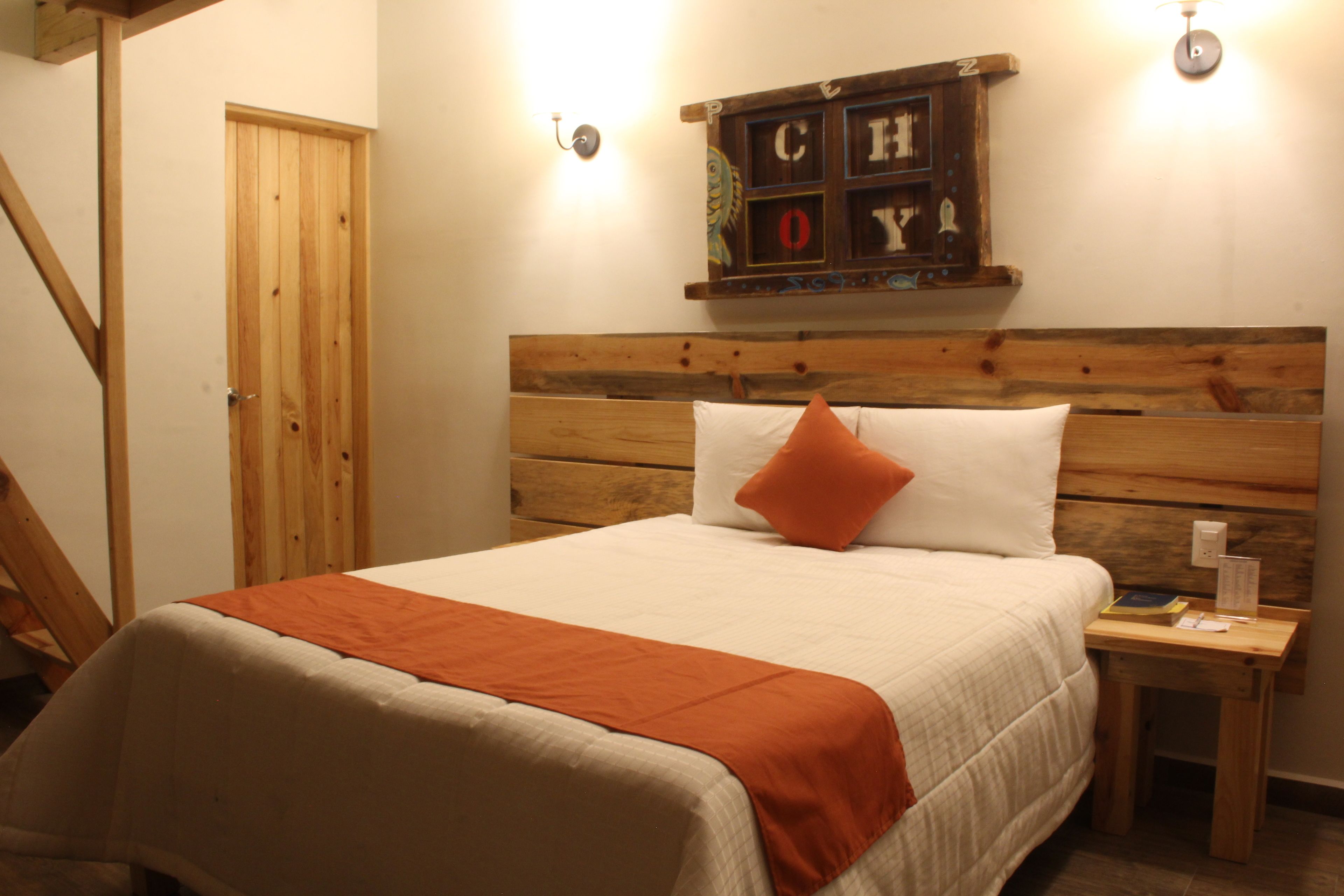 Habitación, 1 cama Queen size | Ropa de cama de alta calidad y caja de seguridad en la habitación 