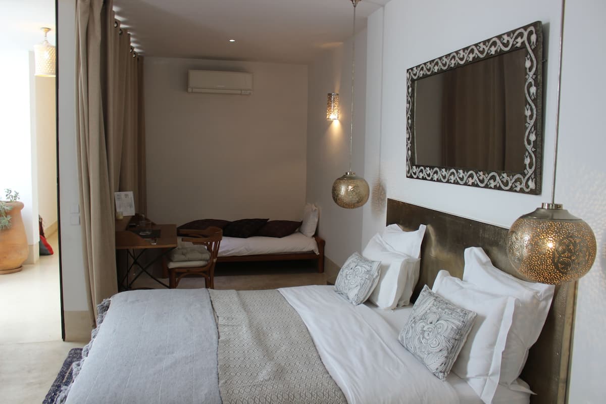 Deluxe Room | Premium bedding, in-room safe, desk, blackout drapes