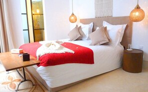 Luxury Triple Room | Premium bedding, in-room safe, desk, blackout drapes - Riad La Source Du Désert (Marrakech)
