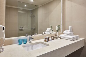Shower, eco-friendly toiletries, hair dryer, bathrobes - Civitel Esprit (Marousi)