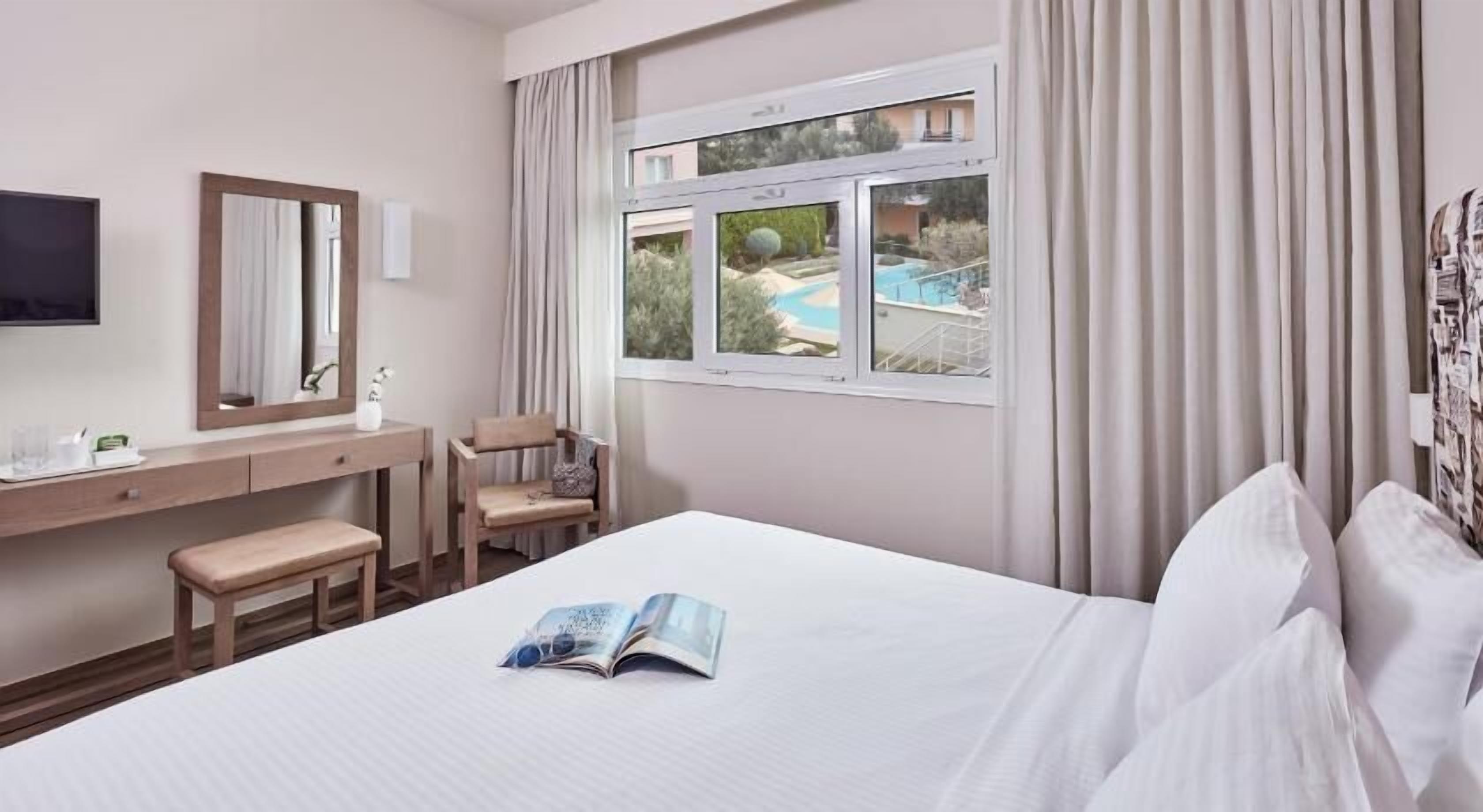 Free minibar, in-room safe, desk, laptop workspace