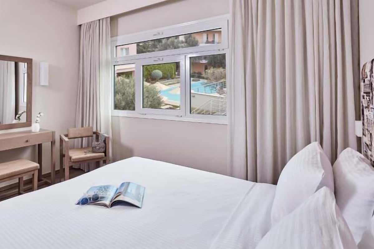 Kostenlose Minibar, Zimmersafe, Schreibtisch