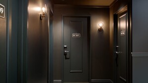 A hallway with a dark door labeled "No 307" and another door labeled "No 306". - Metcalfe Hotel Ottawa by Gray Collection (Ottawa)